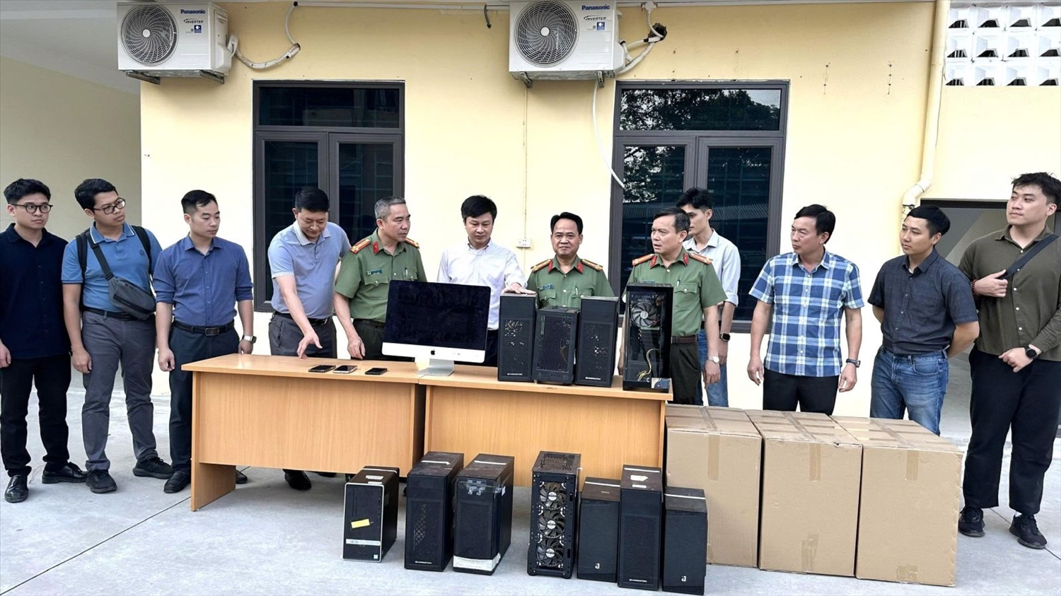 Tang vật liên quan đến vụ án được cơ quan chức năng thu giữ được. (Ảnh: CATH).