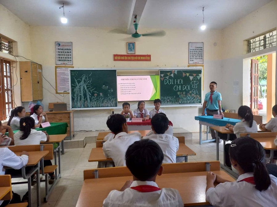 Một tiết học tại trường Phổ thông DTBT THCS xã vùng biên Nậm Cắn - Ảnh: Hải Bình