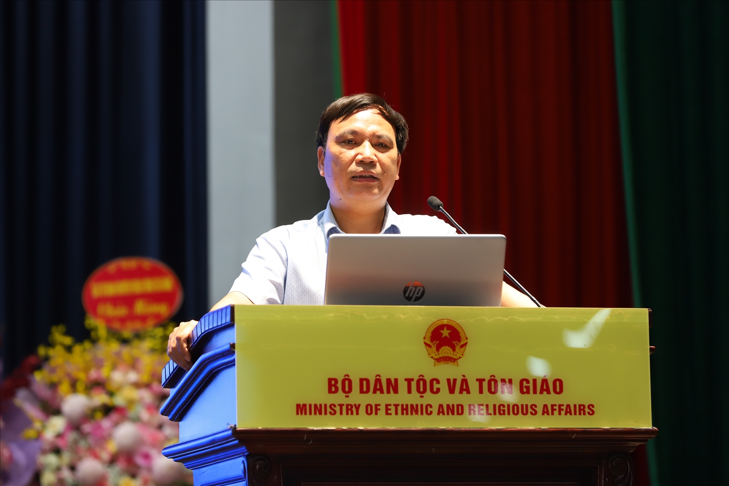 Ông Đào Đình Hùng, Vụ Thông tin - Đối ngoại, Ban Tuyên giáo và Dân vận Trung ương là báo cáo viên tại chương trình sinh hoạt chuyên đề