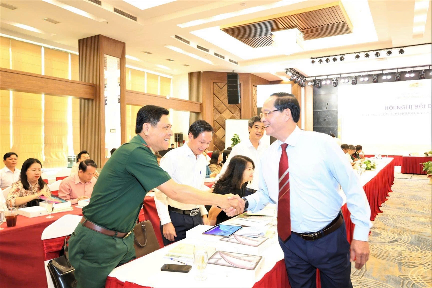 Phó chủ tịch Quốc hội Trần Quang Phương nhấn mạnh, chính sách nếu xa rời đời sống thì chính sách, quy định cũng chỉ là nằm trên giấy và gây thêm những vướng mắc, rắc rối. (Ảnh: Hoàng Hành)