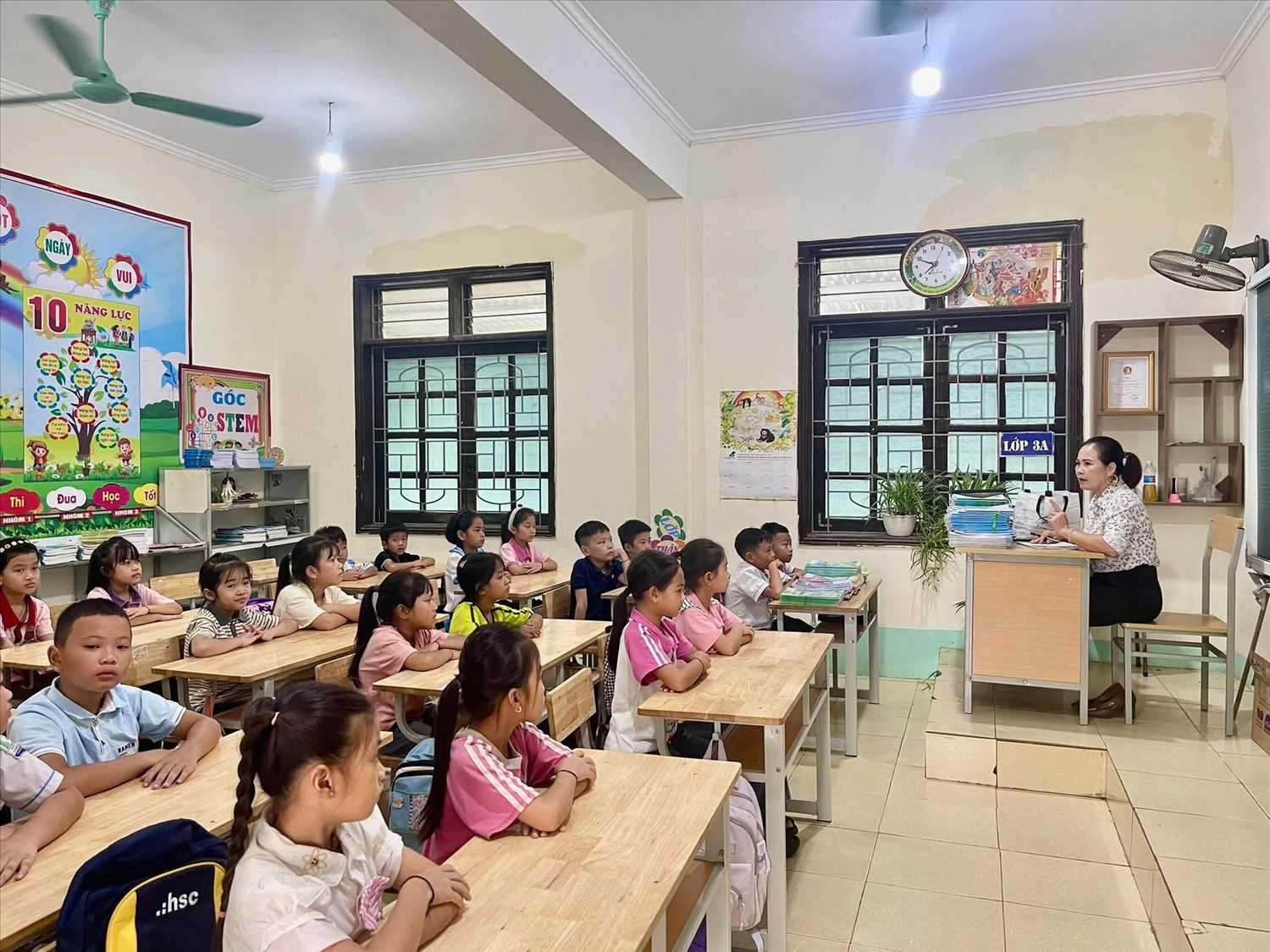 Học sinh trường tiểu học Môn Sơn 2, xã biên giới Môn Sơn - Ảnh: NTCC