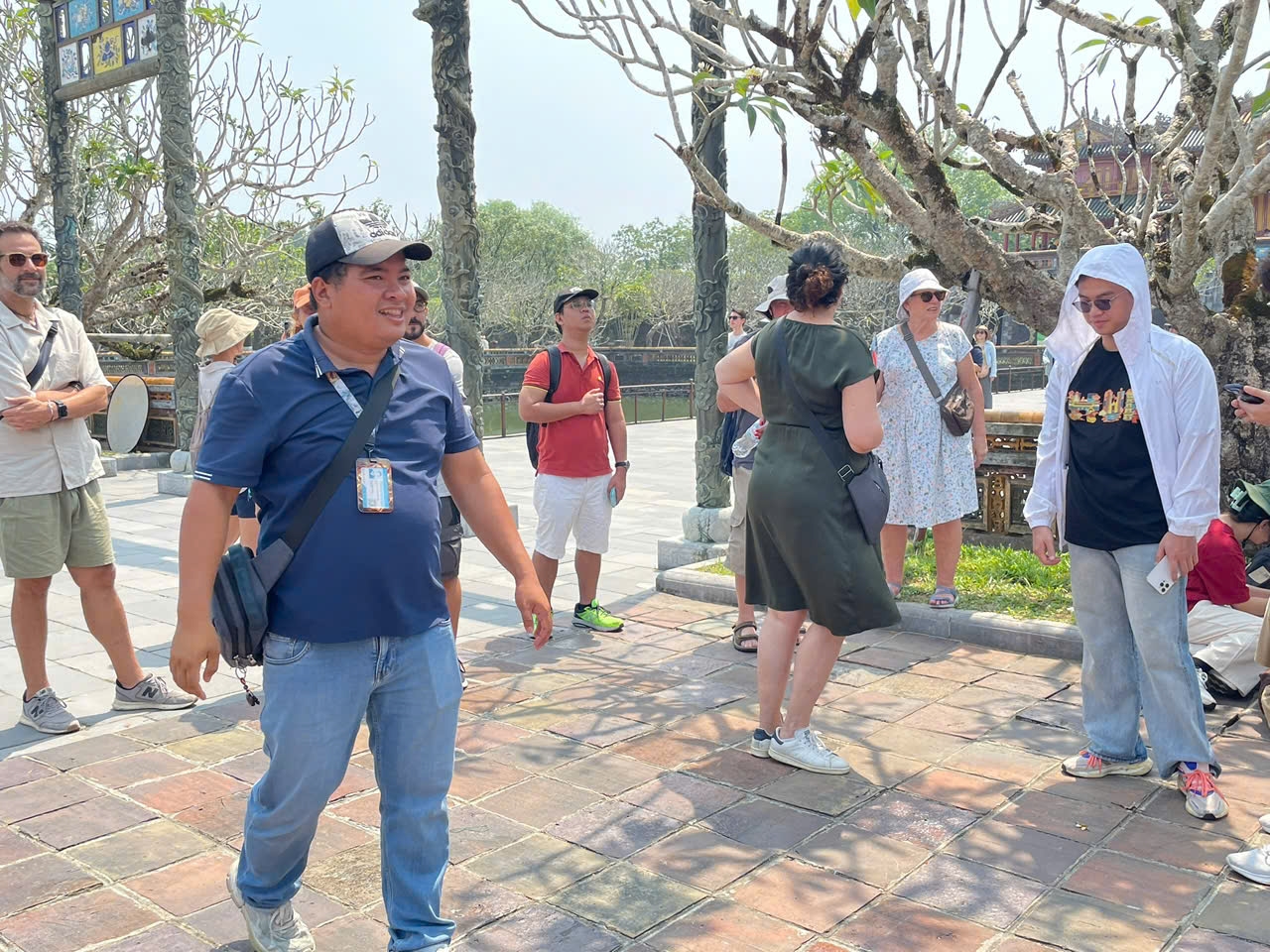 Theo ghi nhận, lượng khách đến với Đại Nội đã tăng đột biến trong ngày hôm nay (26/3)