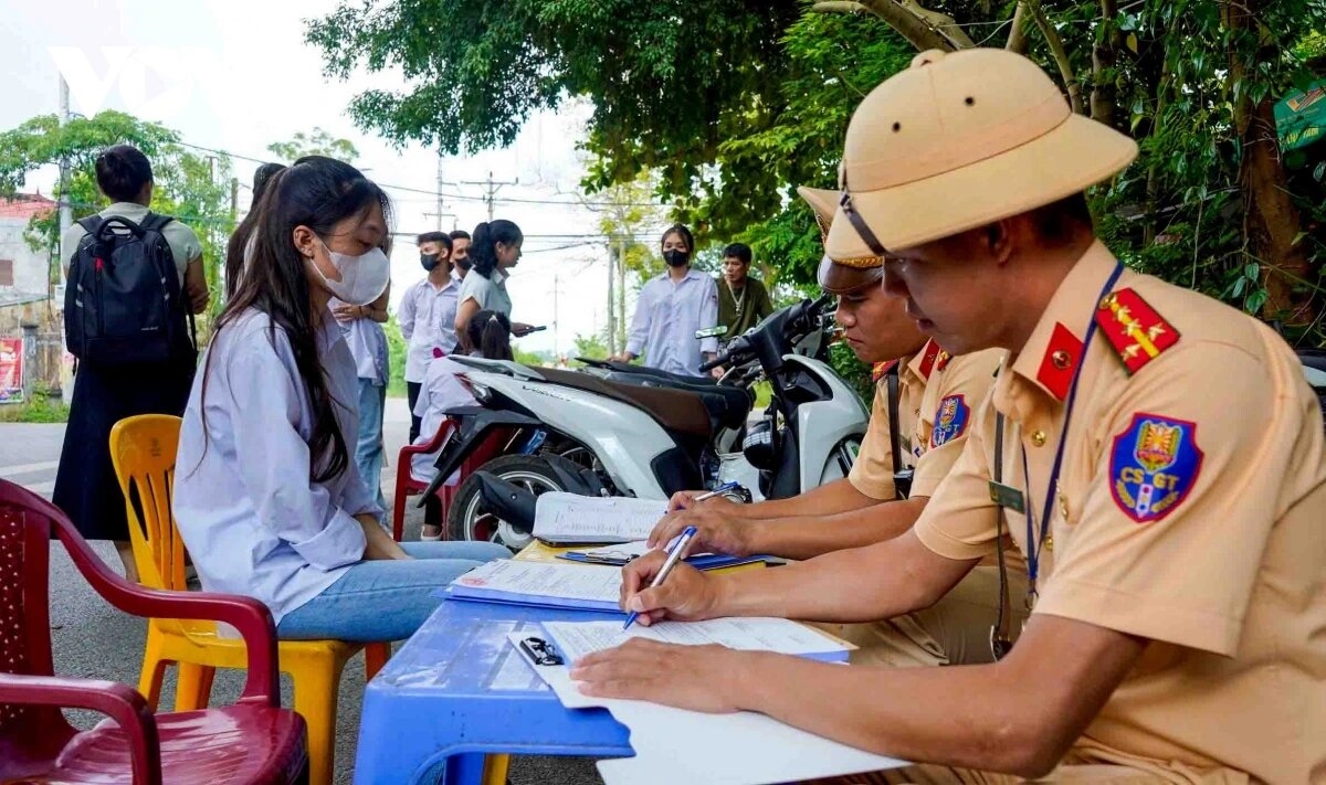 Theo quy định mới, Nghị định 100 về xử phạt vi phạm giao thông đường bộ và đường sắt sẽ chính thức được bãi bỏ từ ngày 15/5.