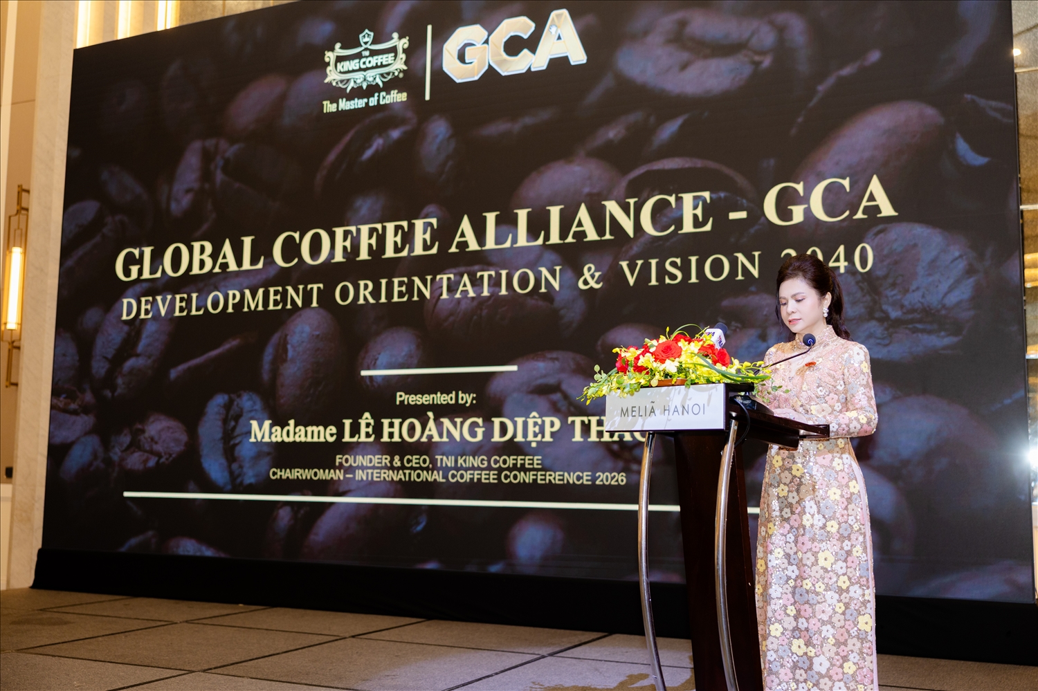 Bà Lê Hoàng Diệp Thảo, nhà sáng lập kiêm Tổng giám đốc TNI King Coffee phát biểu tại hội nghị