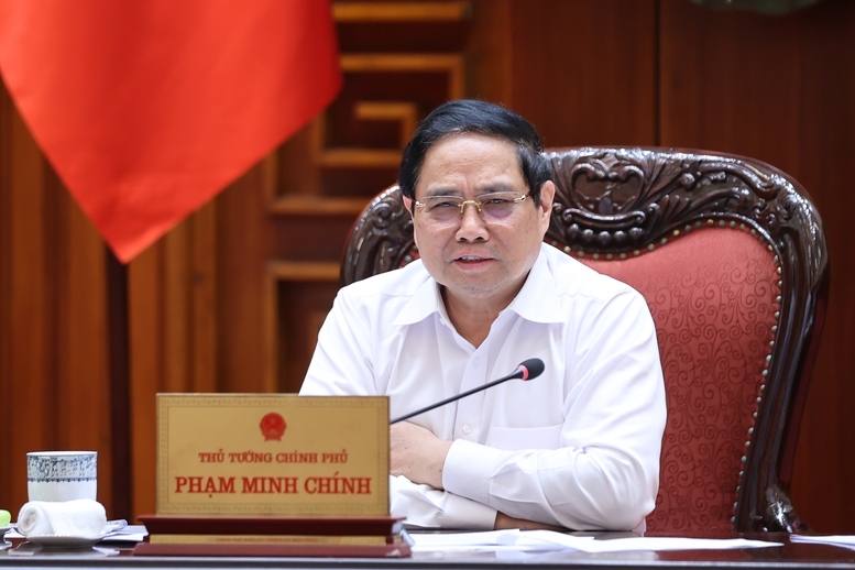 Thủ tướng yêu cầu Bộ Công Thương cần phối hợp với các bộ, cơ quan nghiên cứu các giải pháp để sớm nâng cao năng lực tự chủ năng lượng của đất nước - Ảnh: VGP/Nhật Bắc