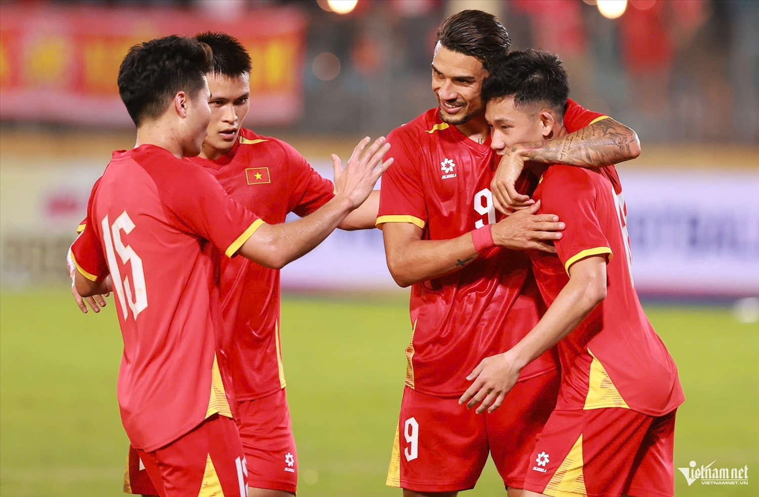 Tuyển Việt Nam “hủy diệt” Bangladesh 3 - 0 tại Hàng Đẫy (Ảnh. Hồ Hoàng Hải)