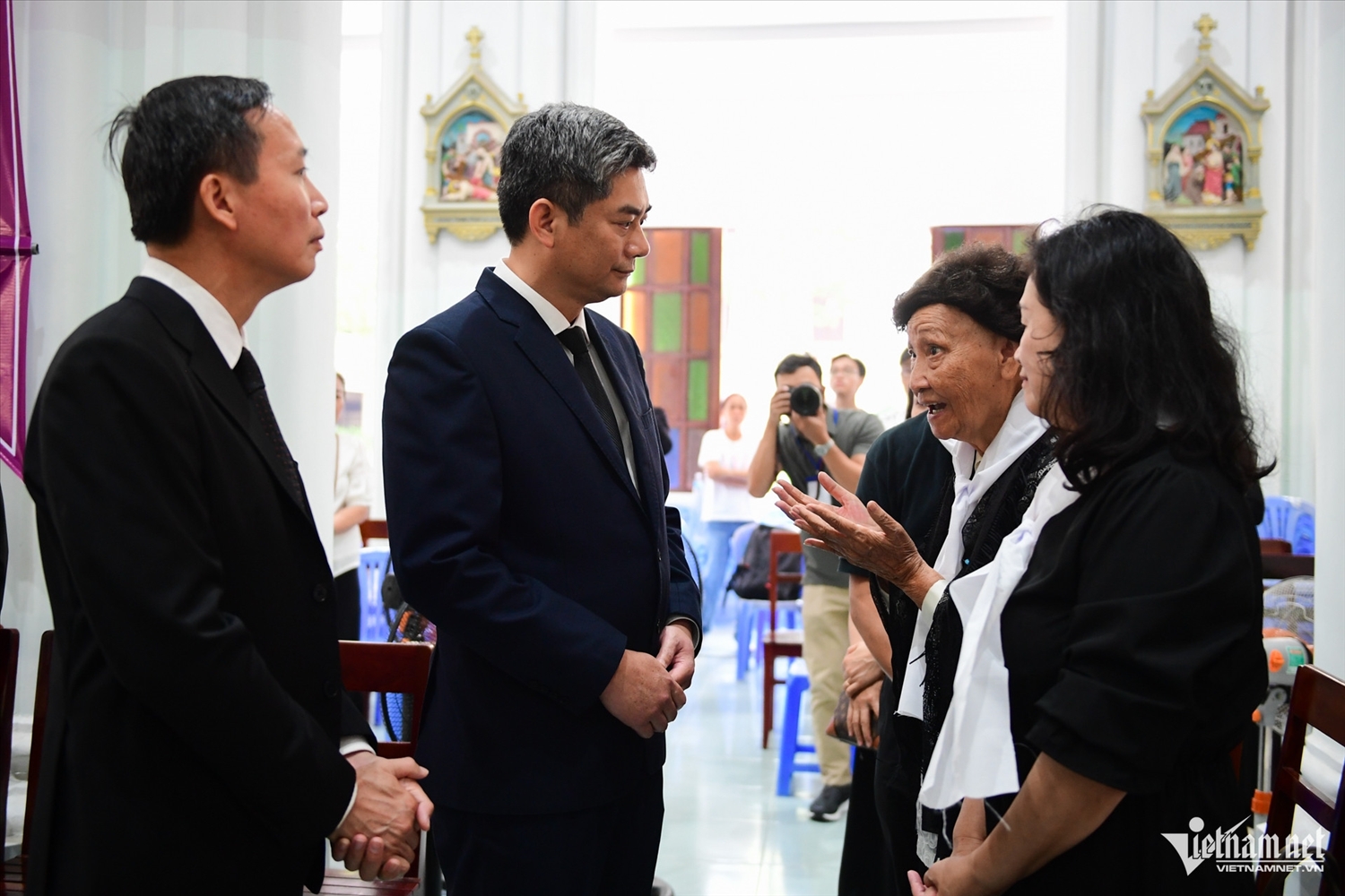 Thứ trưởng hỏi thăm, chia sẻ với thân quyến Đức Hồng y