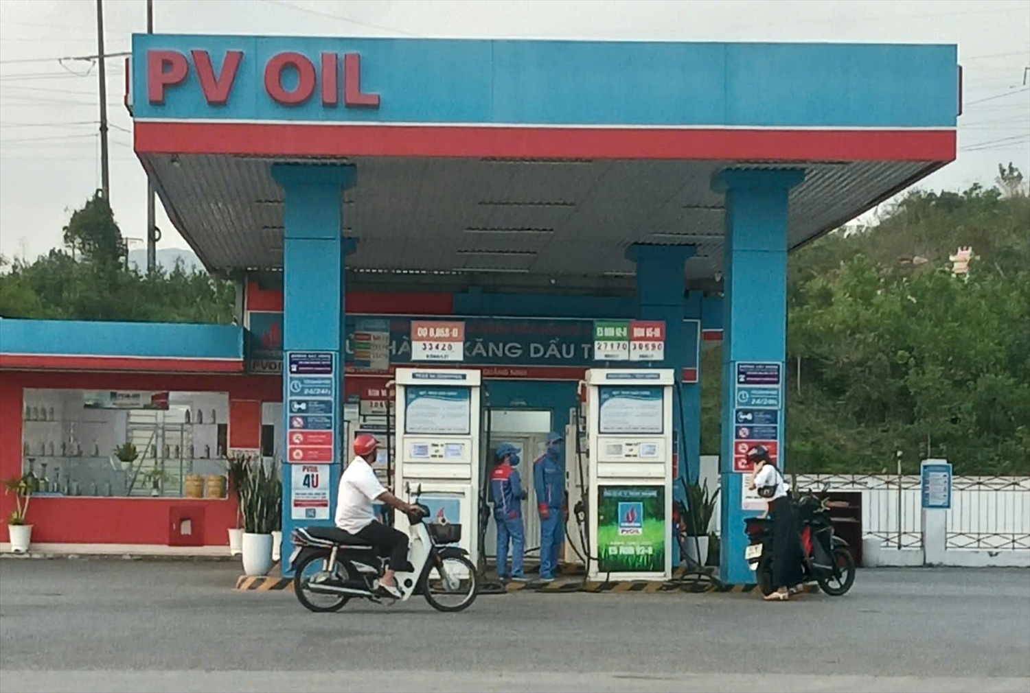 Việc bình ổn giá xăng dầu là giải pháp quan trọng của sản xuất, kinh doanh và tiêu dùng. Ảnh: Mỹ Dung 