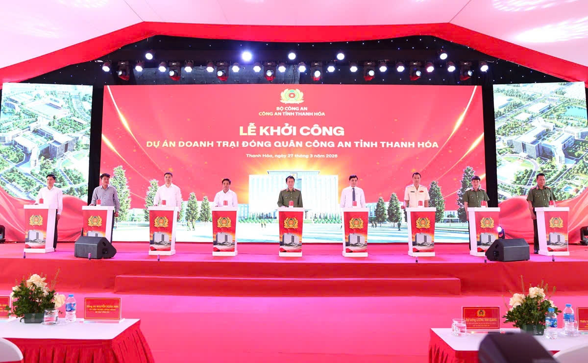 Nghi thức bấm nút khởi công dự án doanh trại đóng quân Công an tỉnh Thanh Hóa.