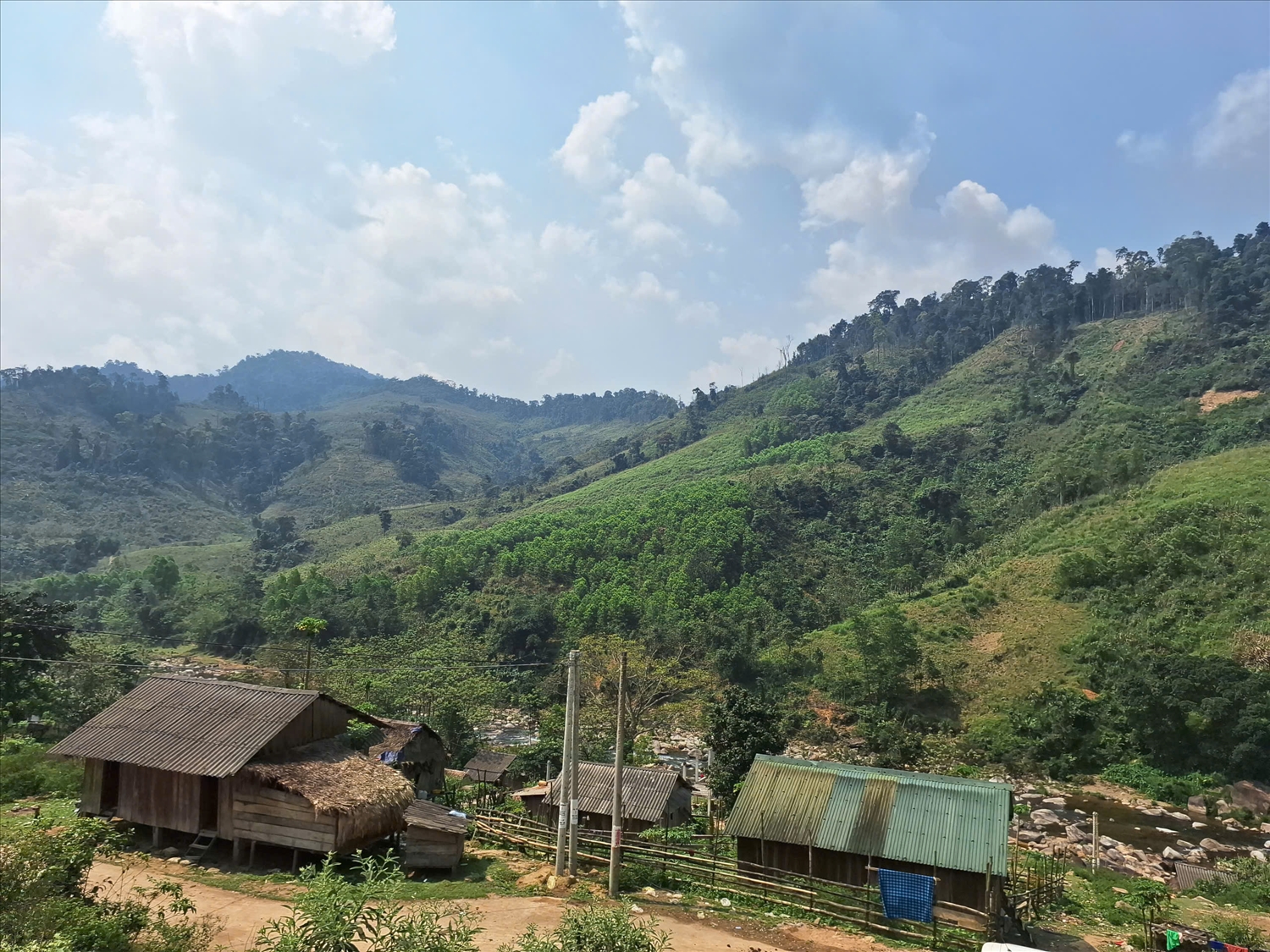 Trước đây, bản Lòm là vùng đất xa xôi cách trở bậc nhất ở phía Bắc tỉnh Quảng Trị (Ảnh: Phạm Tiến)