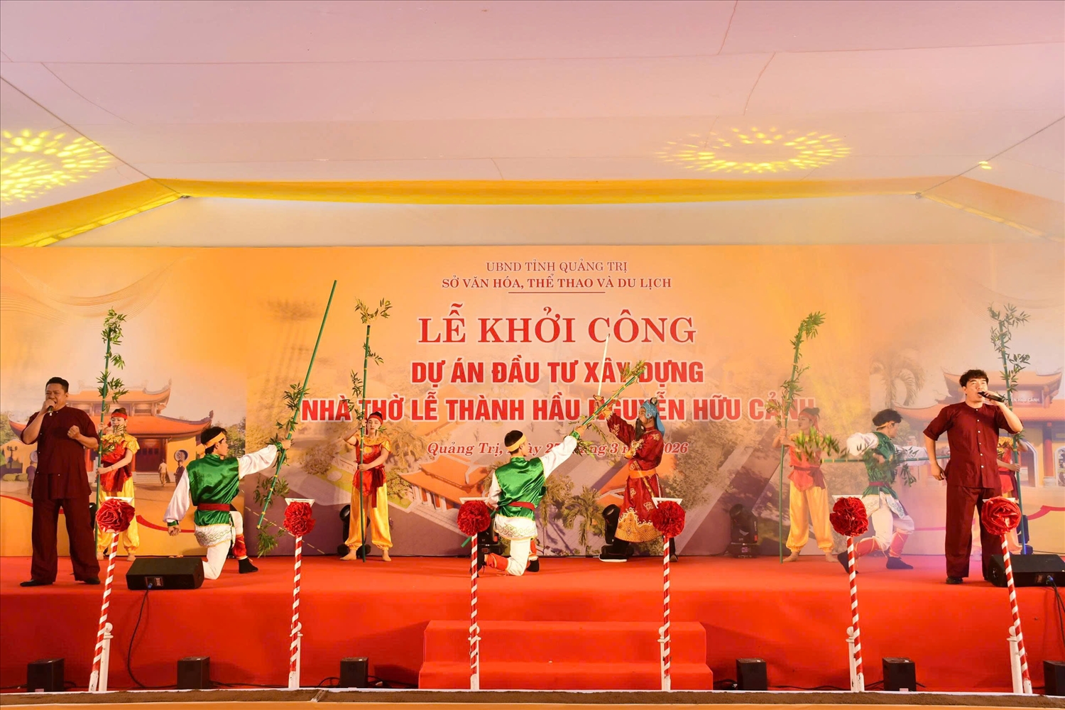 Tiết mục văn nghệ chào mừng Lễ khởi công đậm đà bản sắc văn hóa dân tộc (Ảnh: P.T)