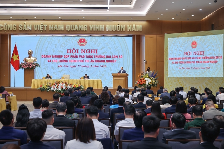 Thủ tướng nêu rõ: Doanh nghiệp là trung tâm, chủ thể trong thực hiện mục tiêu tăng trưởng từ 10% trở lên, góp phần hiện thực hóa 2 mục tiêu chiến lược 100 năm - Ảnh: VGP/Nhật Bắc