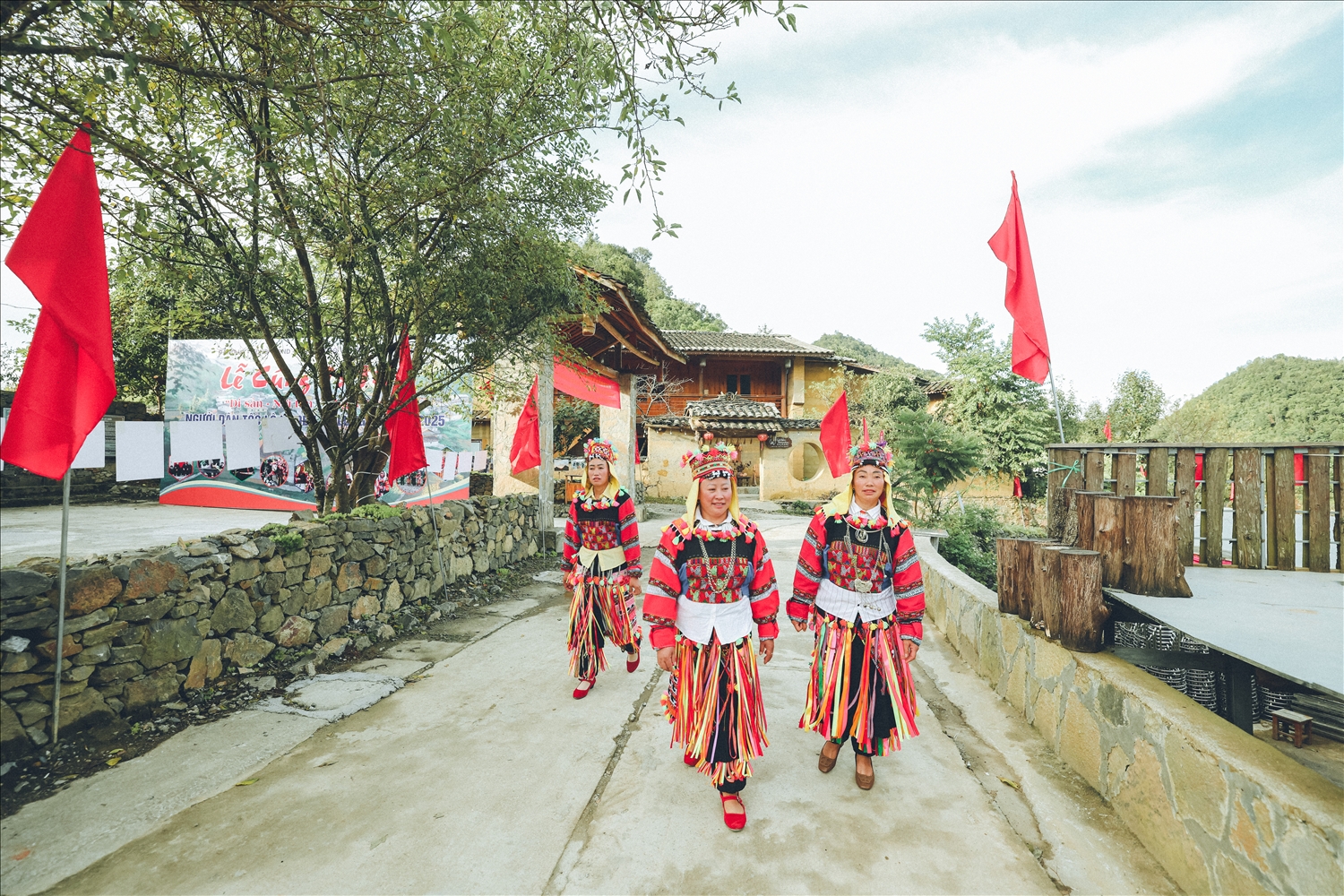 Đồng bào dân tộc Lô Lô, tại xã Lũng Cú, tỉnh Tuyên Quang