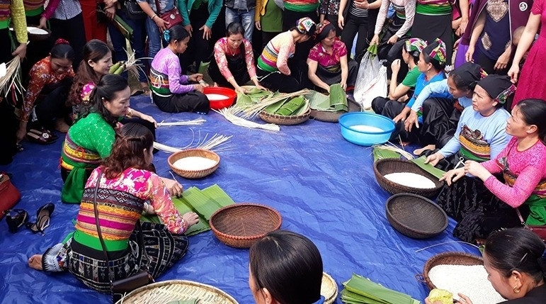 Hội thi gói bánh ú truyền thống của đồng bào dân tộc Thái tại Lễ hội Mường Ca Da.