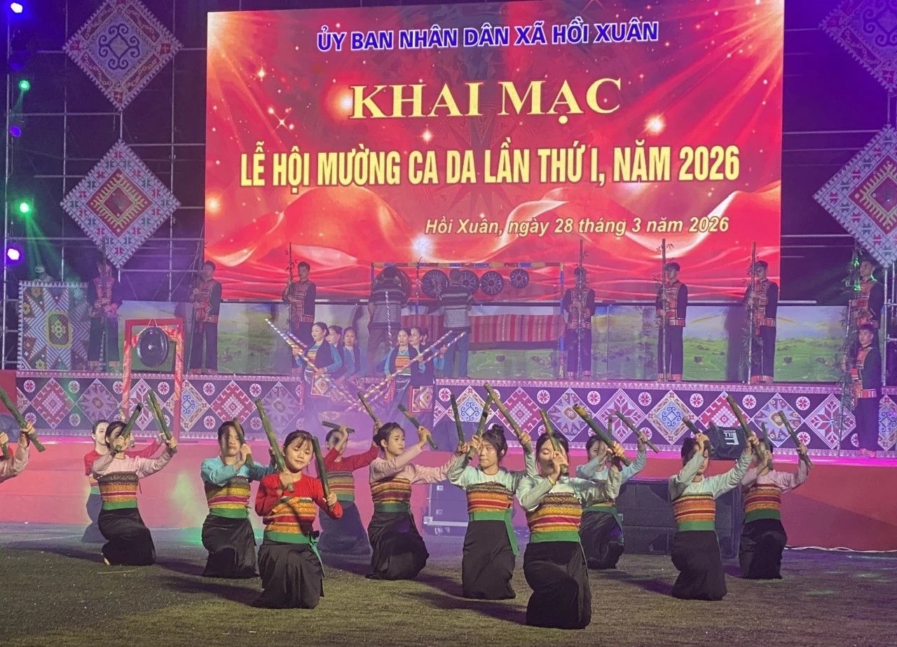 Tiết mục văn nghệ khai mạc Lễ hội Mường Ca Da 