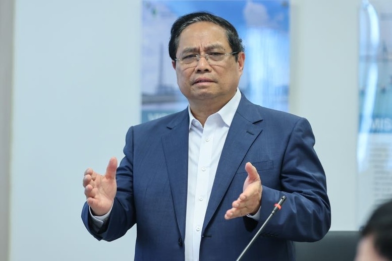 Thủ tướng đề nghị các bên trong liên doanh khẩn trương đa dạng hóa nguồn cung dầu thô đầu vào cho dự án; nhấn mạnh đây là nhiệm vụ vừa cấp bách, vừa là giải pháp lâu dài - Ảnh: VGP/Nhật Bắc