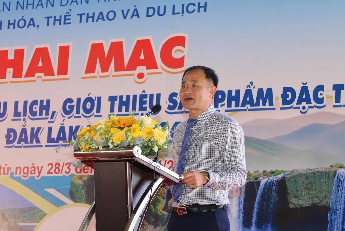 Phó Giám đốc Sở Văn hóa, Thể thao và Du lịch tỉnh Đắk Lắk Lê Phúc Long phát biểu khai mạc hội chợ
