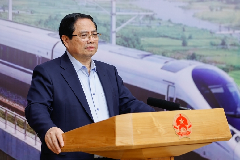 Thủ tướng Phạm Minh Chính chỉ rõ vai trò của đường sắt trong phát triển kinh tế - xã hội, đảm bảo an ninh, quốc phòng - Ảnh: VGP/Nhật Bắc