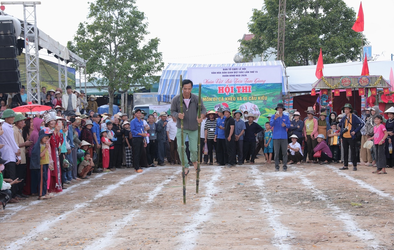 Em kg tin: Hội tụ sắc màu văn hóa ở Lễ hội dân gian Việt Bắc trên Tam Giang 11