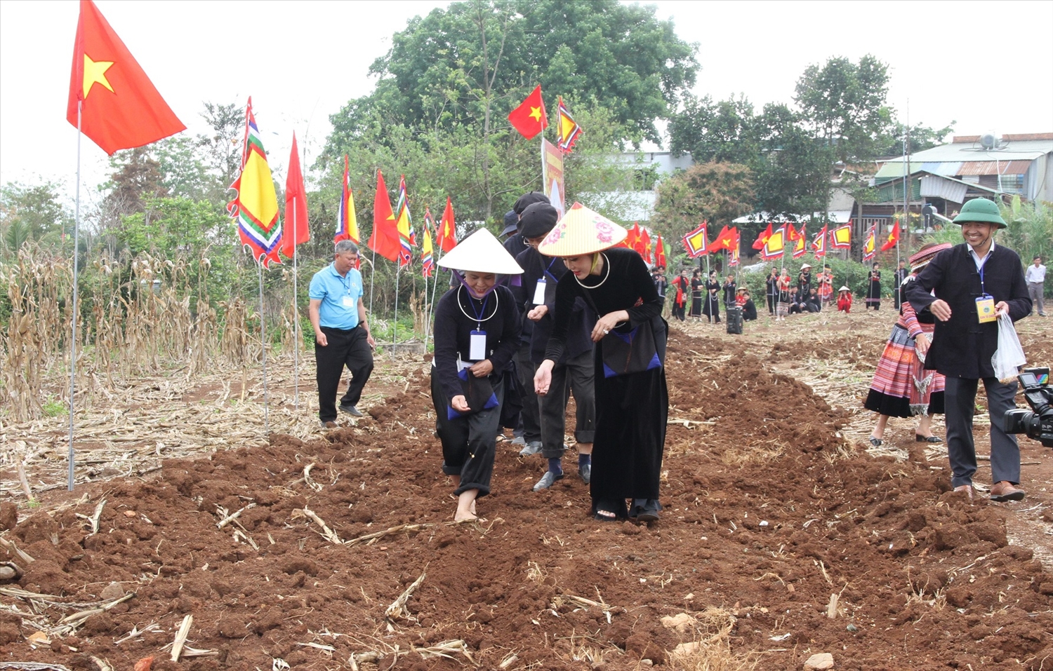 Em kg tin: Hội tụ sắc màu văn hóa ở Lễ hội dân gian Việt Bắc trên Tam Giang 10