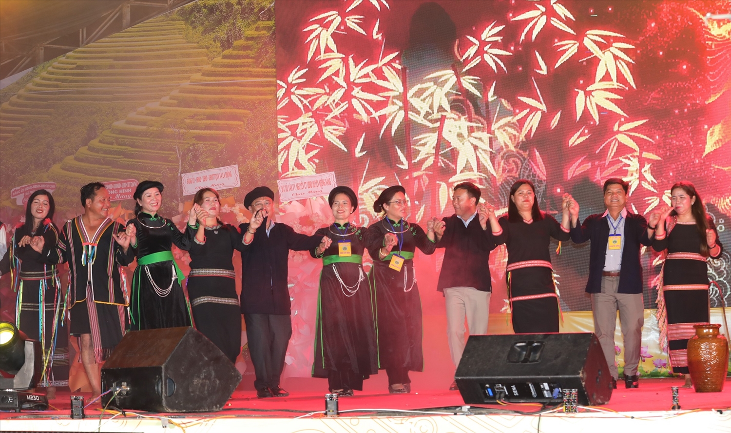 Em kg tin: Hội tụ sắc màu văn hóa ở Lễ hội dân gian Việt Bắc trên Tam Giang 4