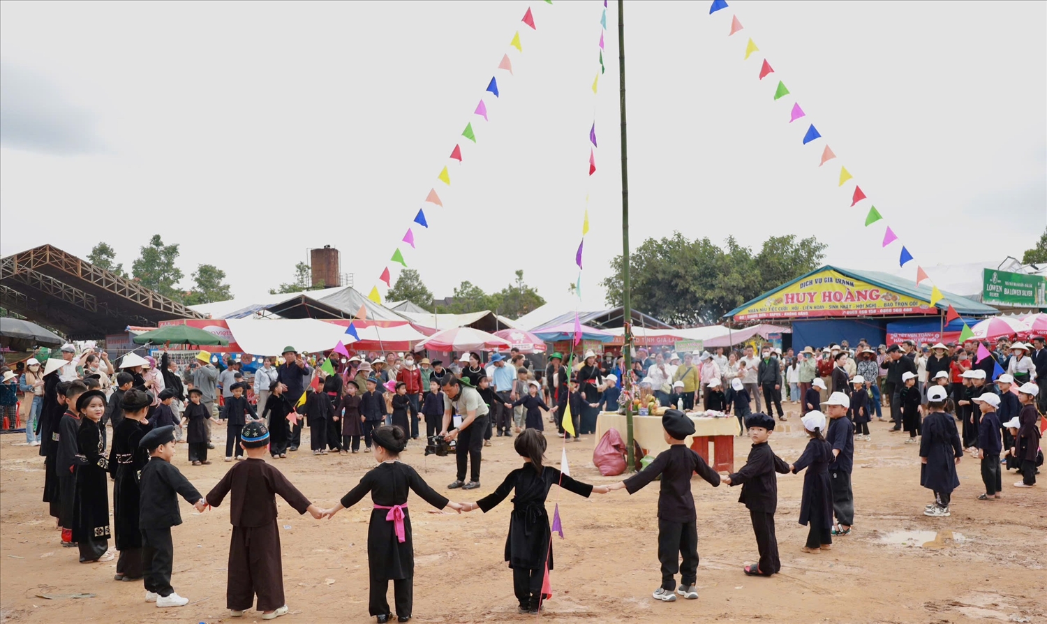 Em kg tin: Hội tụ sắc màu văn hóa ở Lễ hội dân gian Việt Bắc trên Tam Giang 5