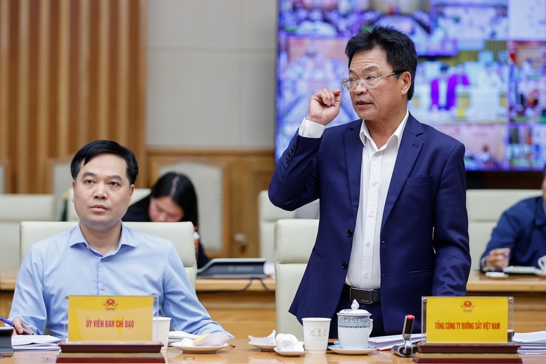 Đại diện Tổng công ty Đường sắt Việt Nam phát biểu tại Phiên họp - Ảnh: VGP/Nhật Bắc