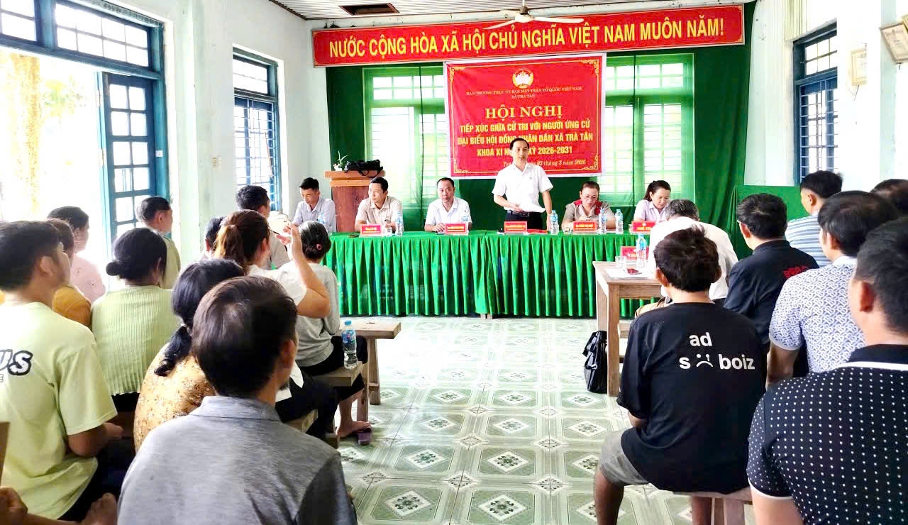 Người dân xã miền núi Đà Nẵng kỳ vọng vào ngày hội bầu cử. (Ảnh LN)