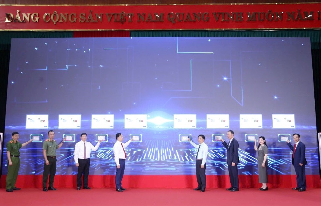 Lễ ra mắt mô hình thí điểm Kiosk thông minh tại Thanh Hóa