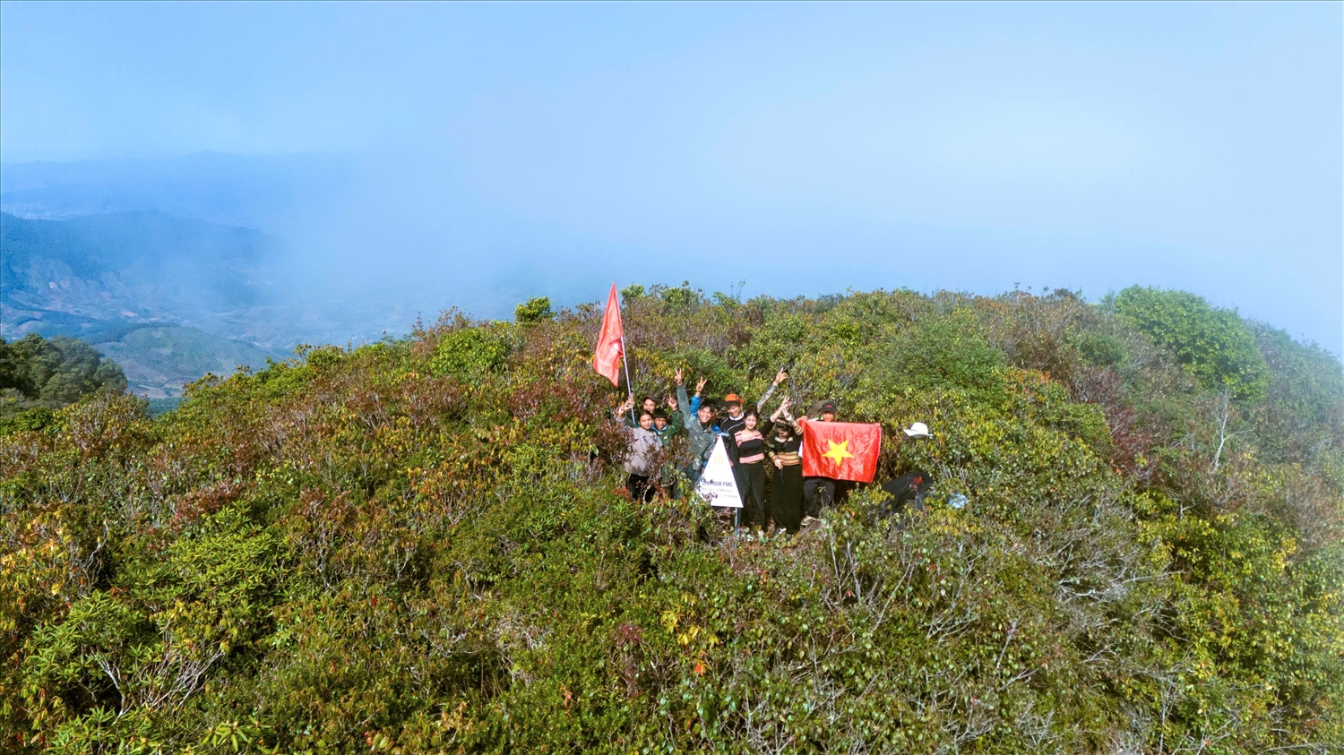 Những thanh niên người Xơ Đăng ở xã Đăk Sao đã khảo sát và thiết kế hành trình khám phá đỉnh núi Ngọk Pâng để phục vụ du khách