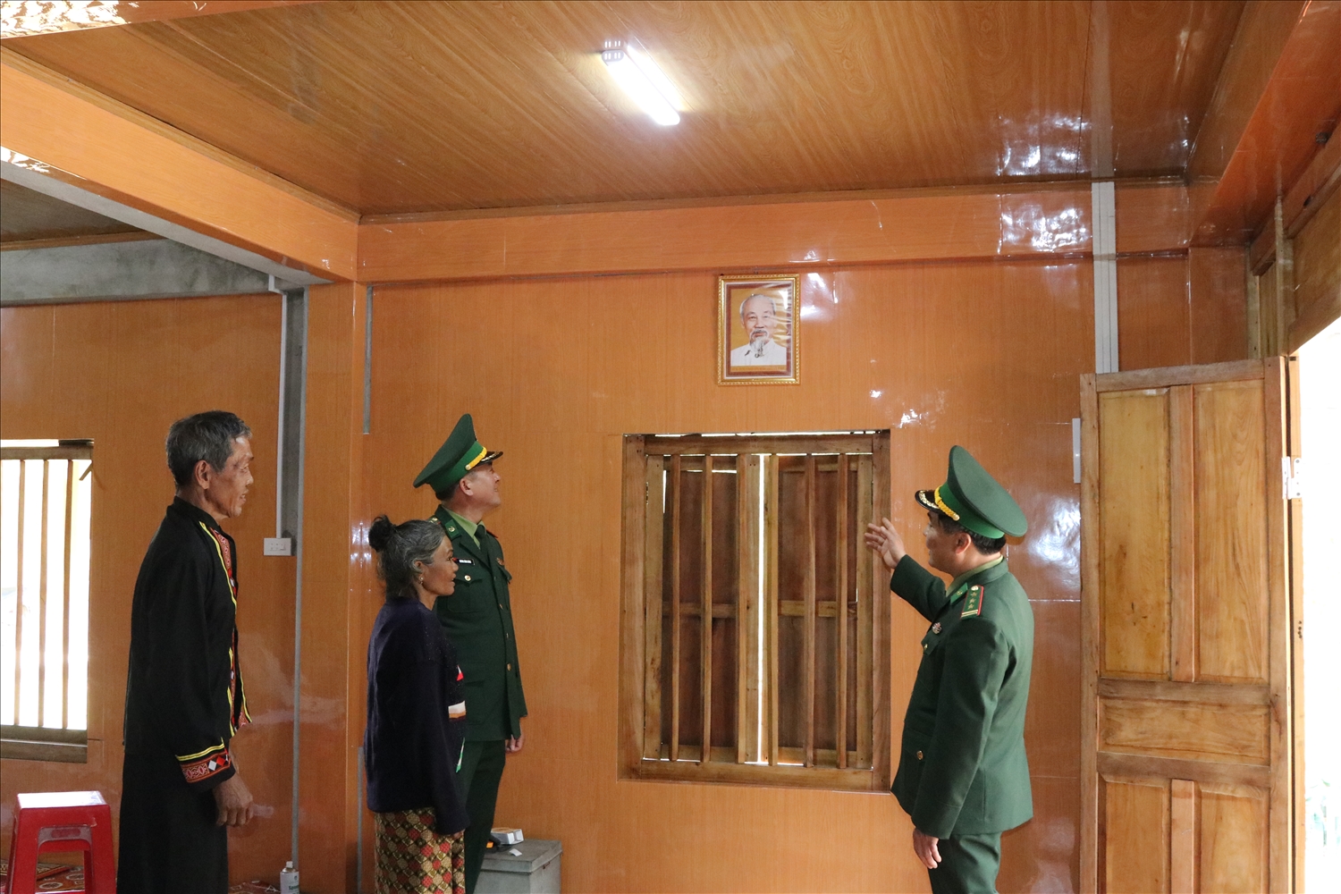 Hiện Bản Giàng 2 có 16 hộ với 58 nhân khẩu, đều là đồng bào Chứt. Dù cuộc sống còn nhiều khó khăn, nhưng nhận thức của người dân đã có chuyển biến rõ rệt. 