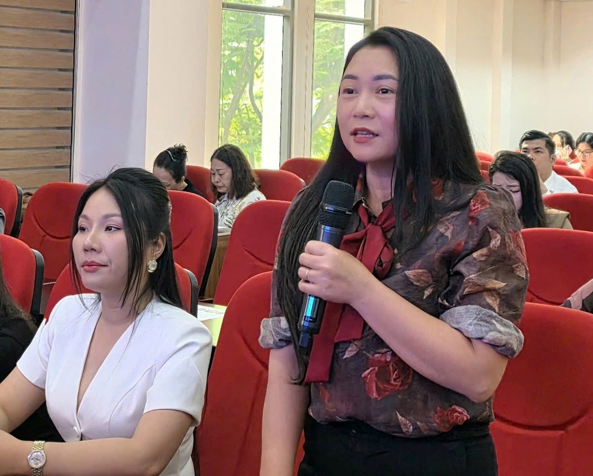 Các đại biểu trao đổi, đặt câu hỏi với các chuyên gia tại Hội nghị