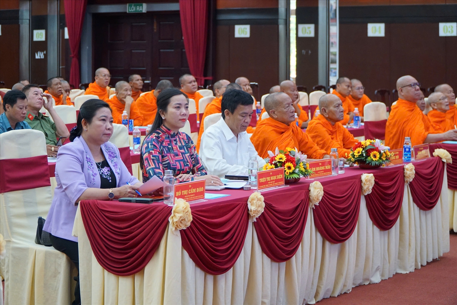 Các đại biểu tham dự họp mặt