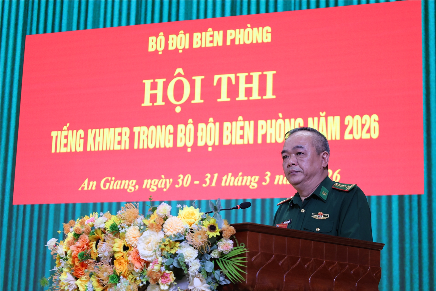 Đại tá Nguyễn Văn Khanh, Phó Tham mưu trưởng BĐBP, Trưởng Ban Tổ chức Hội thi phát biểu khai mạc Hội thi tiếng DTTS 