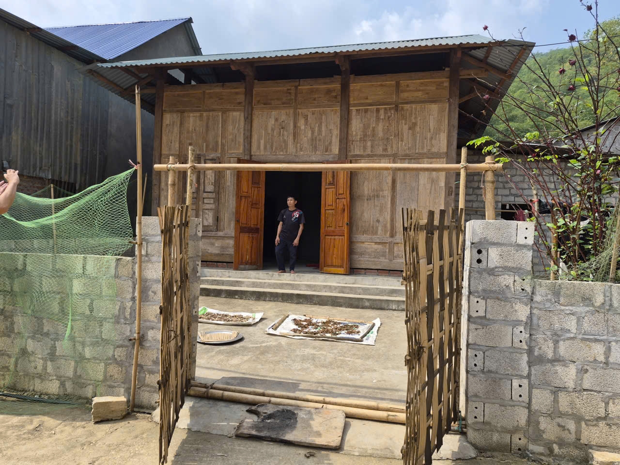 Nhiều hộ dân tại bản Sạy, xã Trung Thành (Thanh Hóa) đang gặp khó khăn khi khoản hỗ trợ làm nhà theo chính sách chưa được chi trả