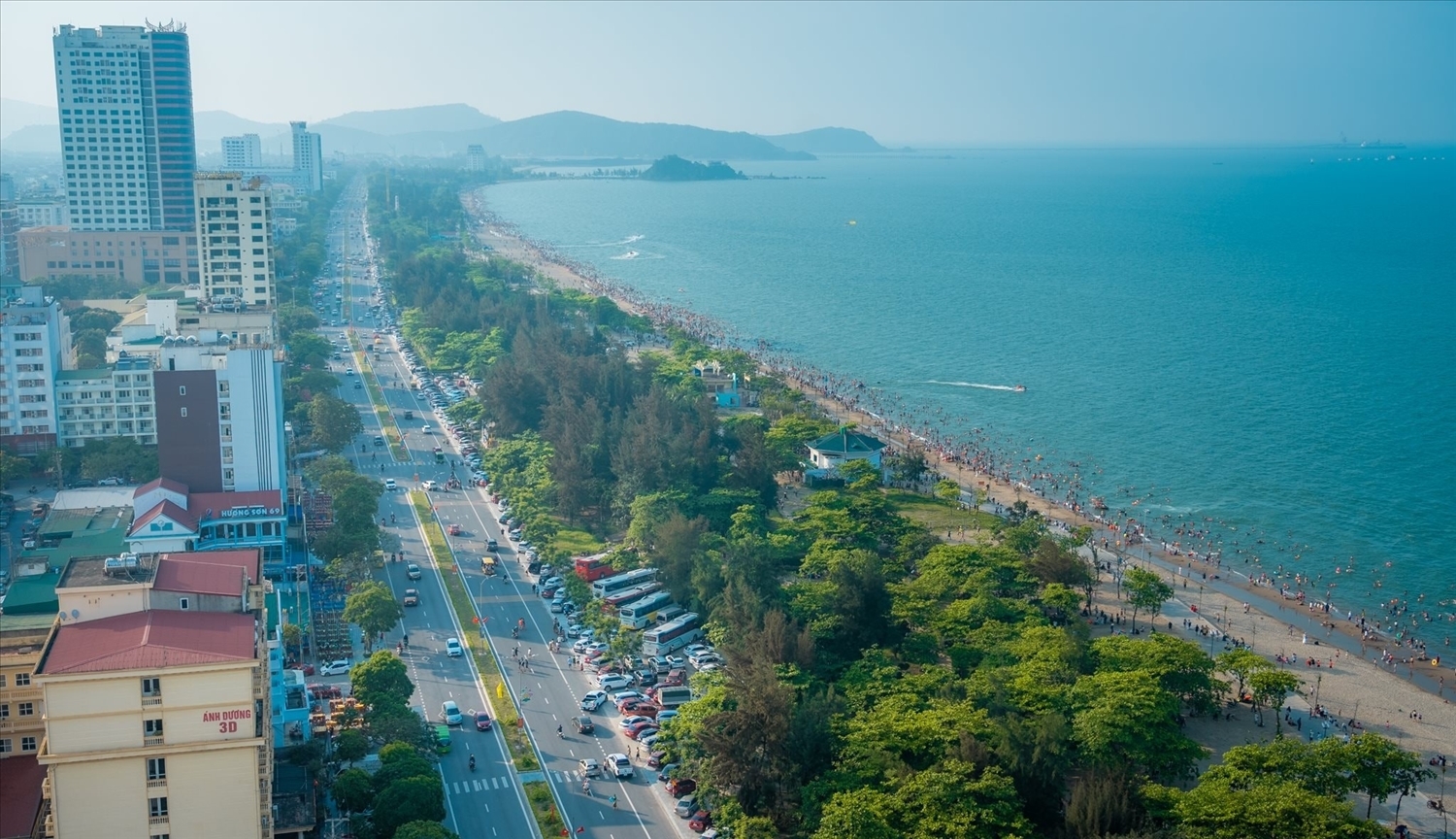 Một góc biển Cửa Lò nhìn từ trên cao - Ảnh: Đức Anh