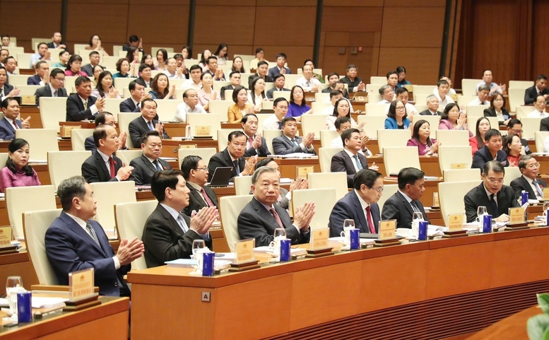 Các đồng chí lãnh đạo Đảng, Nhà nước tham dự Hội nghị - Ảnh: VGP/Nhật Bắc