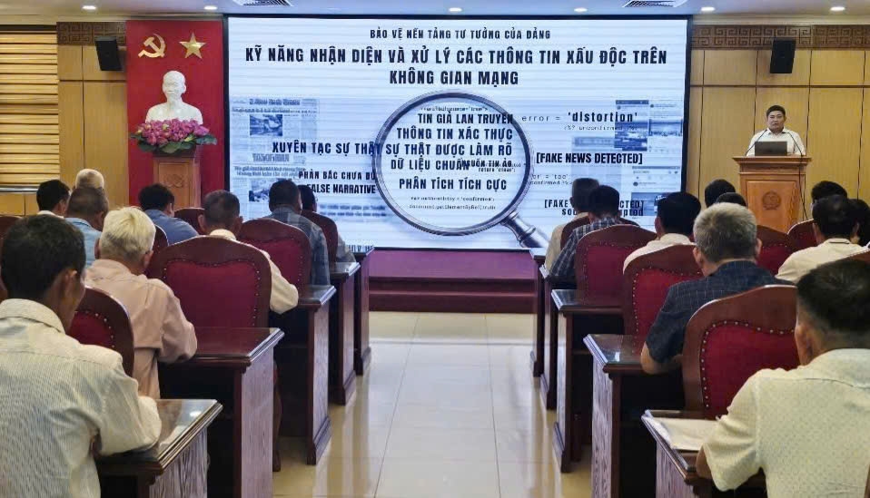 Trang bị kỹ năng nhận diện và xử lý các thông tin xấu độc trên không gian mạng là một trong những nội dung được quan tâm tại Hội nghị cung cấp thông tin cho Người có uy tín 