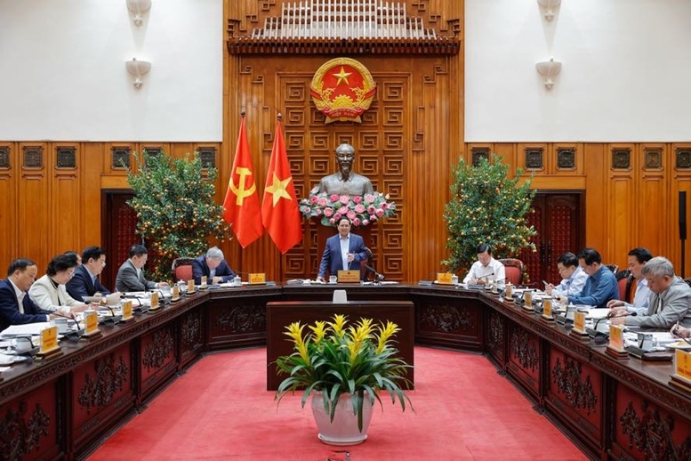 Thủ tướng yêu cầu tập trung vào những giải pháp quan trọng như thực hiện chính sách tiền tệ chủ động, linh hoạt, kịp thời, phù hợp với diễn biến tình hình; chính sách tài khóa mở rộng có trọng tâm, trọng điểm hơn nữa - Ảnh: VGP/Nhật Bắc