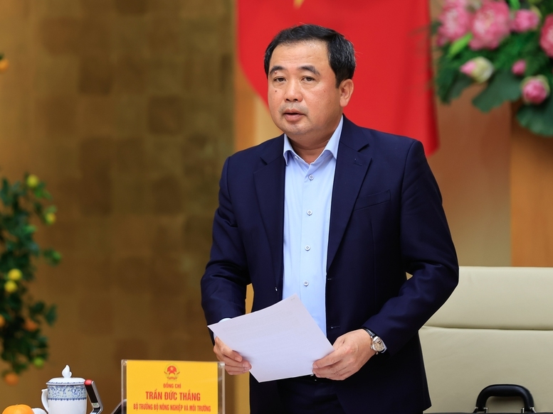 Bộ trưởng Bộ Nông nghiệp và Môi trường Trần Đức Thắng báo cáo tại Phiên họp - Ảnh: VGP/Nhật Bắc