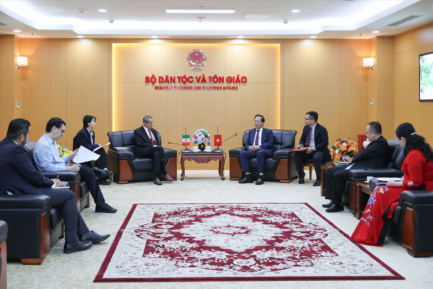  Bộ trưởng Đào Ngọc Dung tiếp xã giao Ngài Alejandro Negrín, Đại sứ Đặc mệnh toàn quyền Liên bang Mexico tại Việt Nam (Ảnh. Lê Anh Dũng)