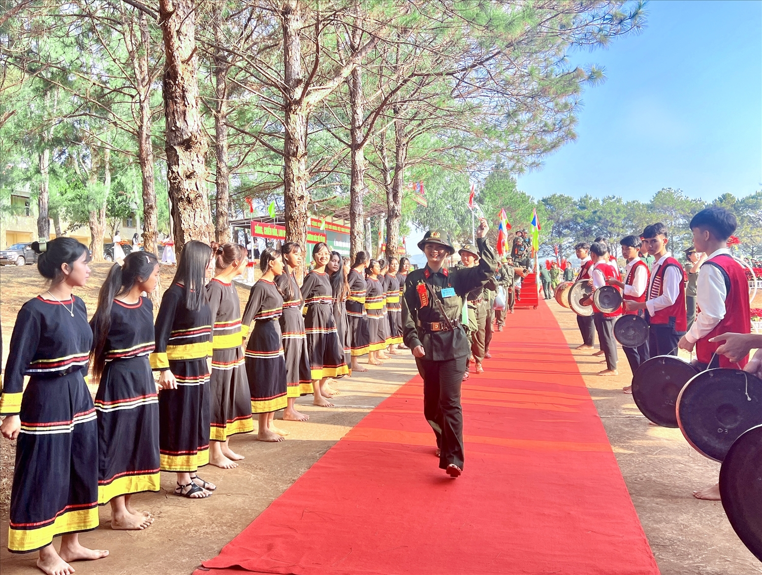 Tuổi trẻ Gia Lai hăng hái lên đường nhập ngũ, thực hiện nghĩa vụ thiêng liêng với Tổ quốc
