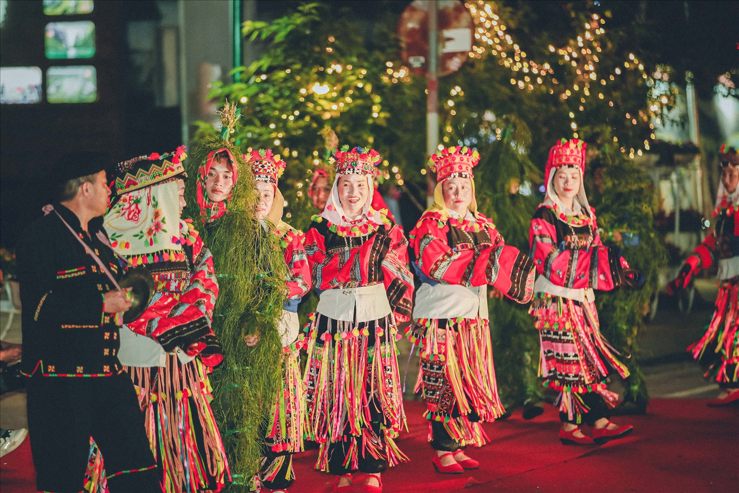 Tại Lô Lô Chải, người dân được tập huấn về đón khách, an toàn thực phẩm, văn minh du lịch và kỹ năng phòng cháy chữa cháy