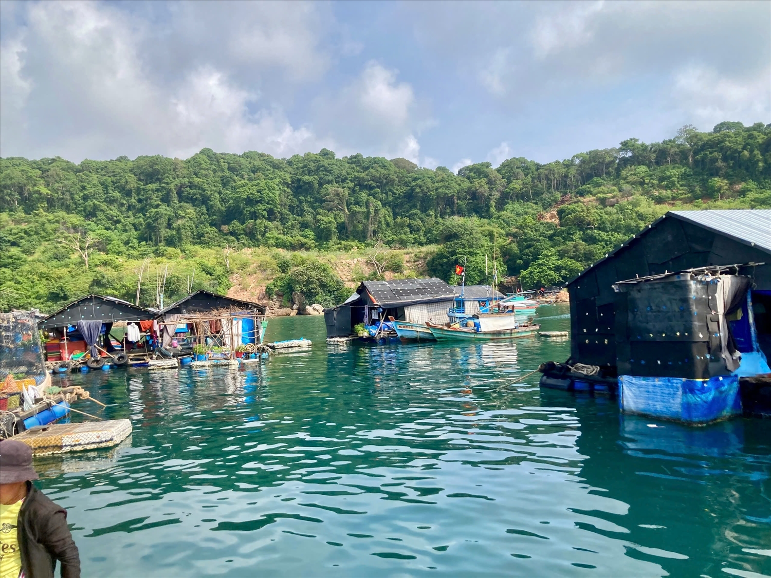 Mô hình nuôi cá trên biển của các hộ dân đặc khu Thổ Châu 