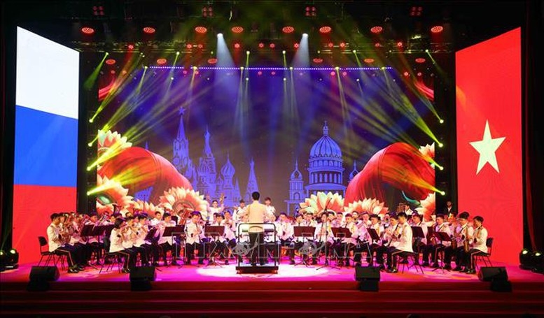 Tiết mục biểu diễn do Đoàn Nghi lễ Công an nhân dân Việt Nam biểu diễn. Ảnh: Phạm Kiên/TTXVN