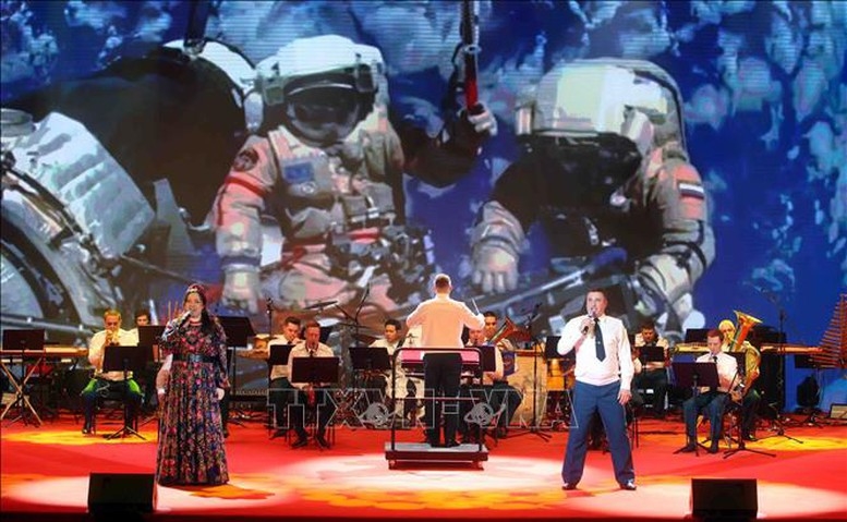 Tiết mục biểu diễn của đoàn nghệ thuật Bộ Tình trạng khẩn cấp Liên bang Nga - Ảnh: TTXVN