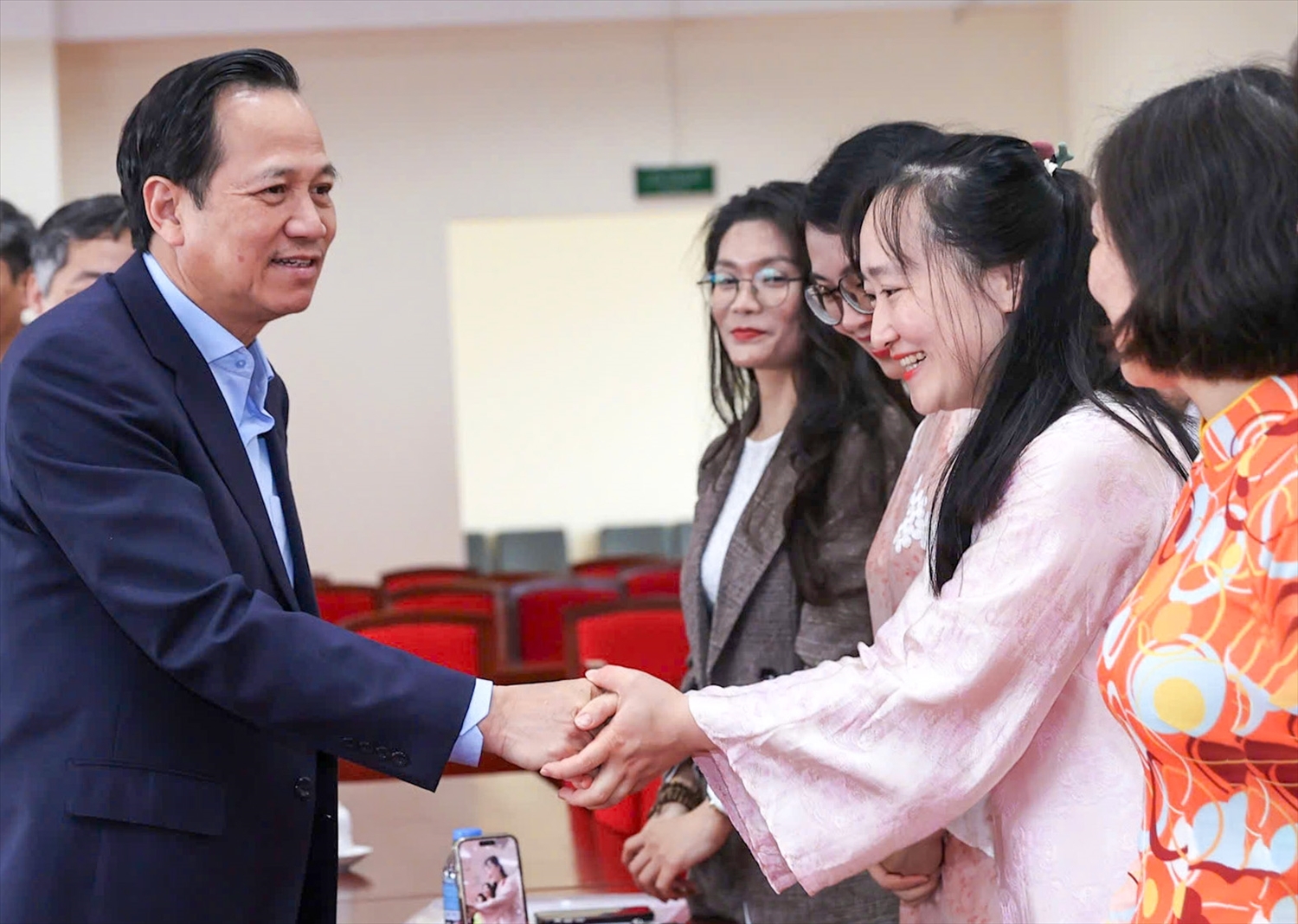 Bộ trưởng Đào Ngọc Dung thăm hỏi, động viên cán bộ viên chức Học viện Dân tộc đầu Xuân mới Bính Ngọ 2026. Ảnh: Lê Anh Dũng