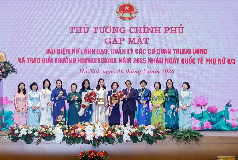 Thủ tướng: Gần 30 nhà khoa học nữ đã nhận giải thưởng Kovalevskaia trong hơn 40 năm qua chính là hiện thân của trí tuệ và sự cống hiến - Ảnh: VGP/Nhật Bắc