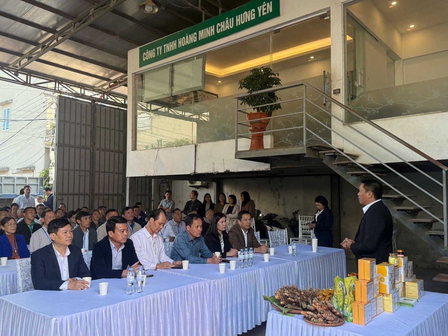 Người có uy tín tỉnh Cao Bằng tham quan, học tập các mô hình phát triển kinh tế tại tỉnh Hưng Yên tháng 11/2025 (Ảnh TL)