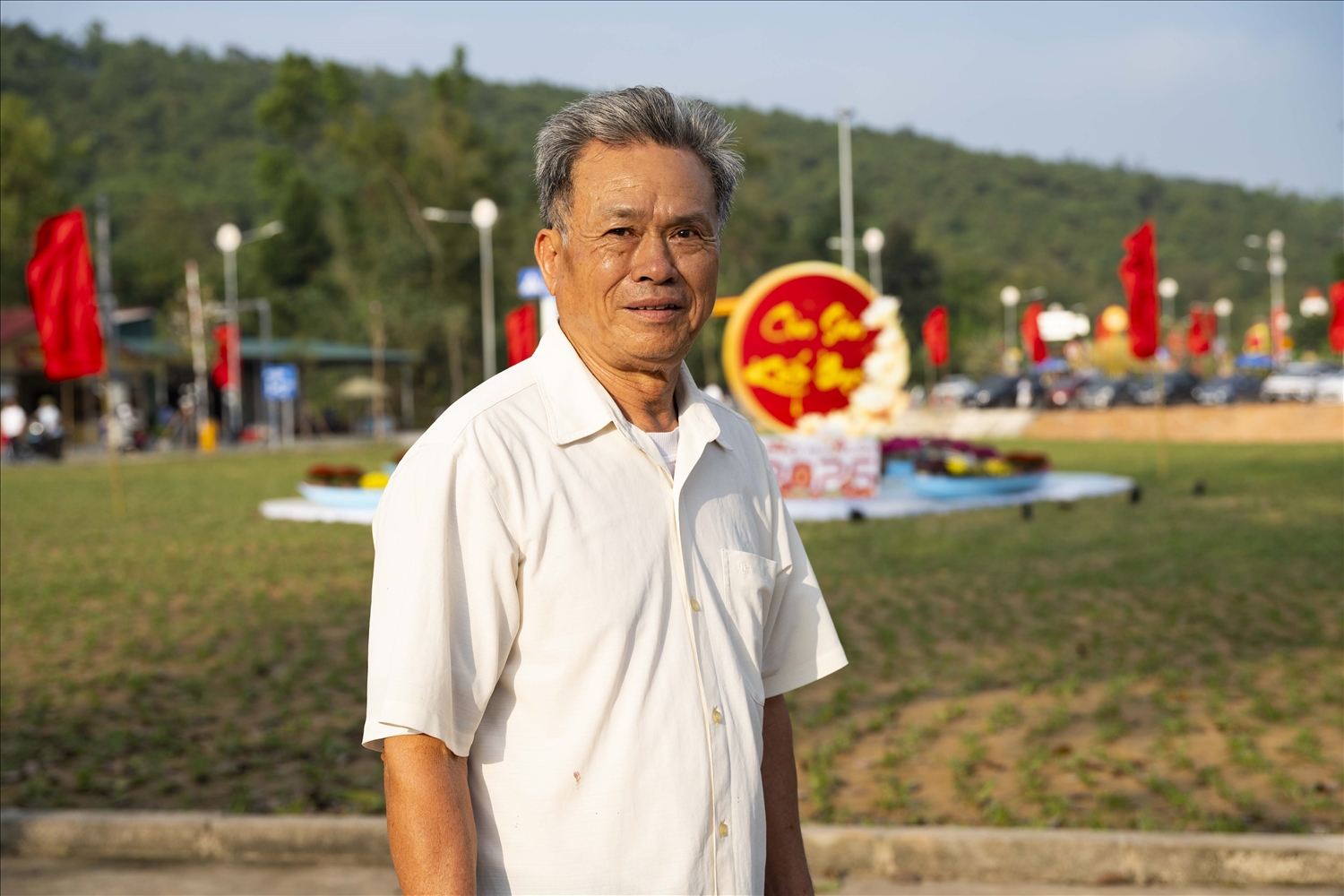 Ông Nguyễn Đăng Hải (quê Gia Lộc, Hải Phòng) chia sẻ sự phấn khởi khi chứng kiến khu di tích ngày càng mở rộng và khang trang. Hệ thống truyền thanh được đầu tư bài bản, cung cấp thông tin chi tiết về công lao của các anh hùng dân tộc, giúp thế hệ trẻ thêm tự hào về truyền thống quê hương.